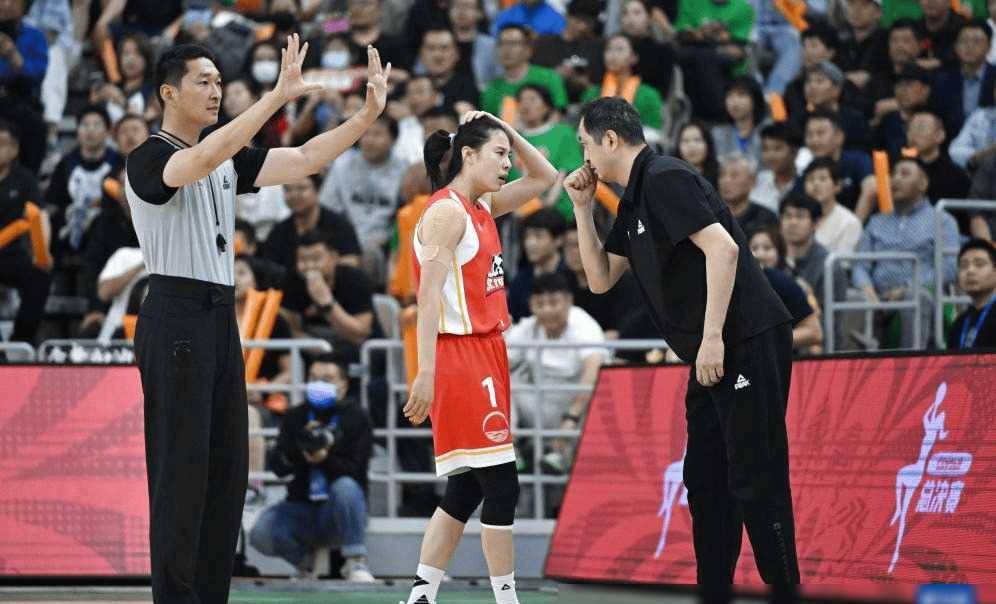 四川队巧妙进攻成功夺得胜利！